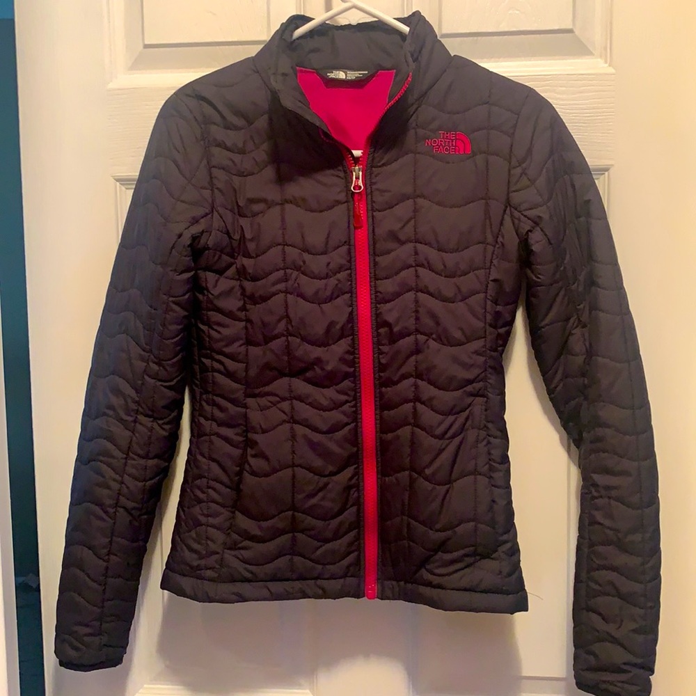 Cute north face light weight jacket.
